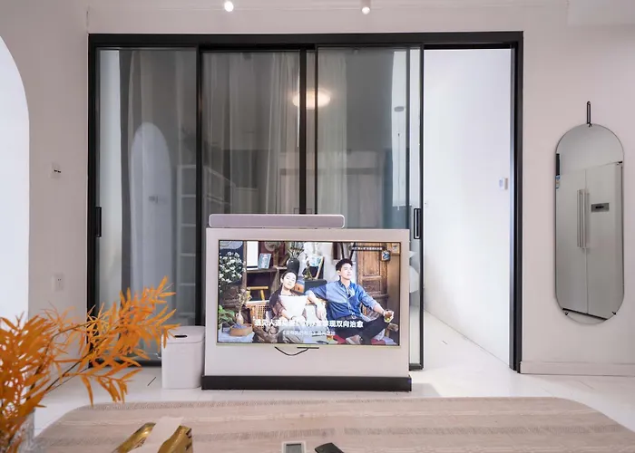Cloudlike Serenity-Family Apartment In Central Shanghai